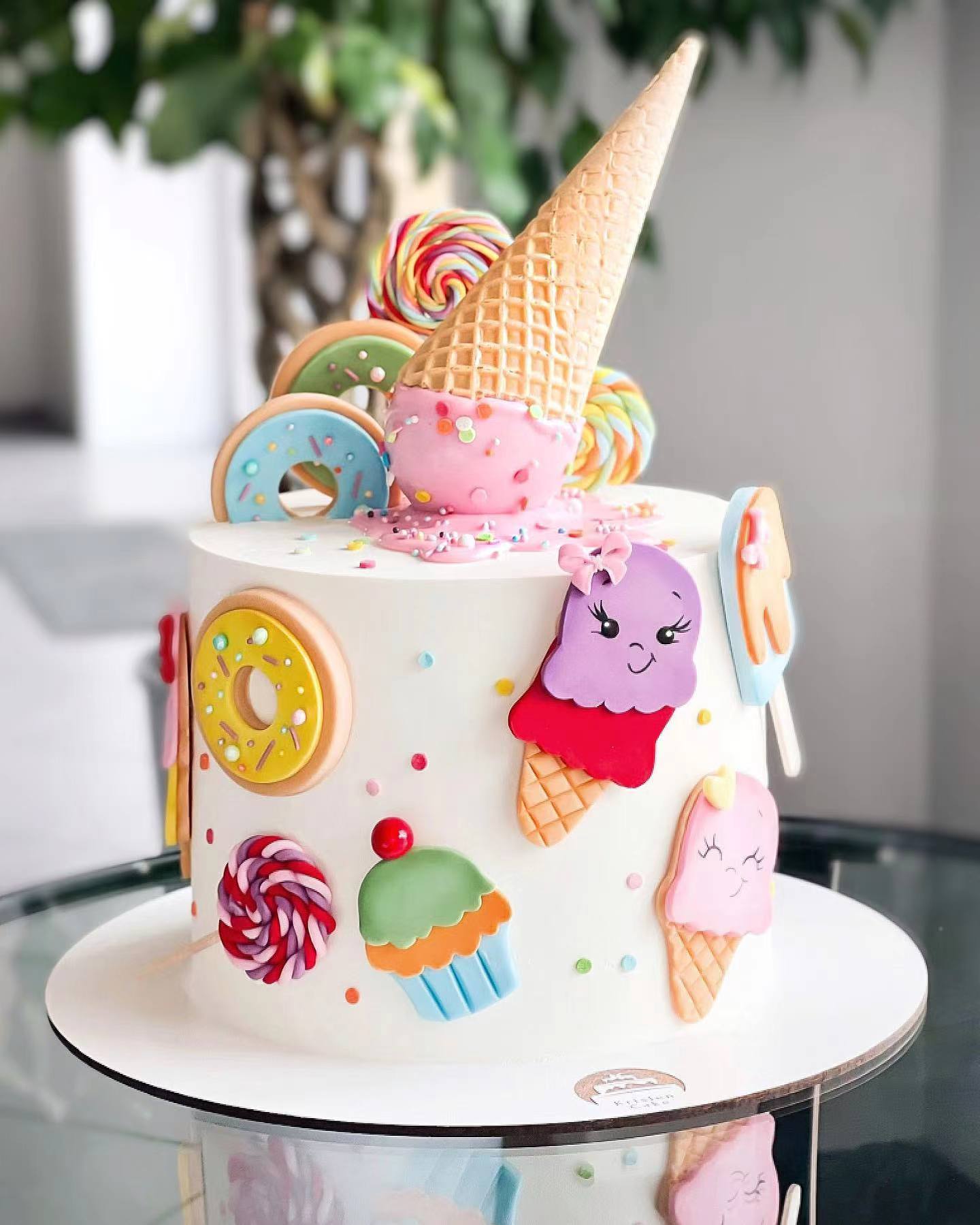 今天给大家做一款好看的蛋糕造型,美味又高颜值的蛋糕造型充满创意