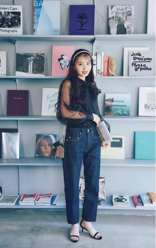 今夏流行牛仔裤搭配高跟凉鞋,一条牛仔裤解决今夏所有搭配