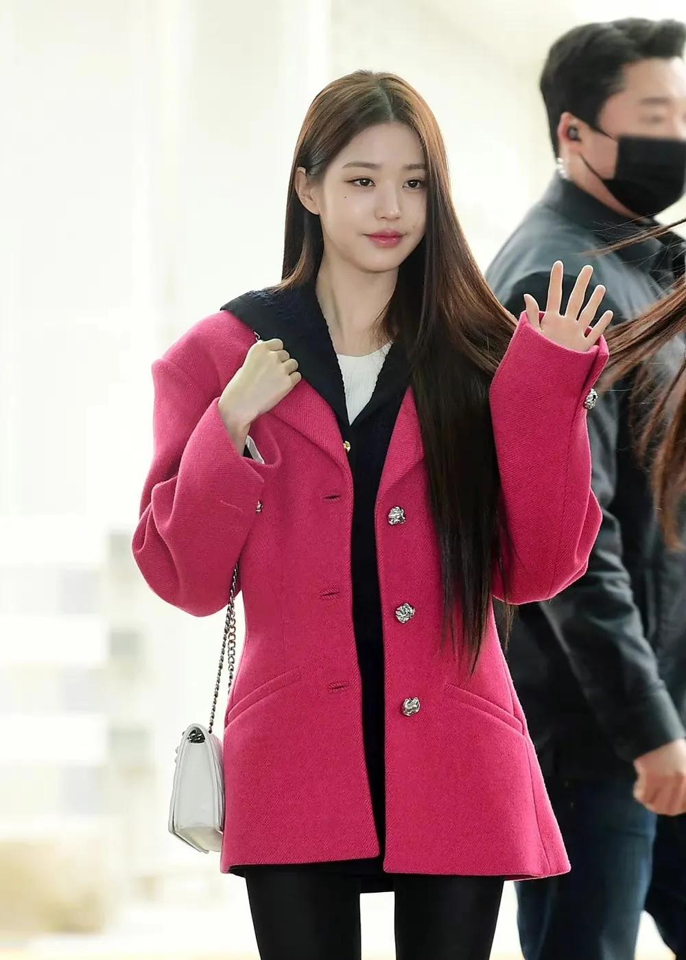 张元英黑色西装穿搭拍照,贵气张元英穿搭秋冬