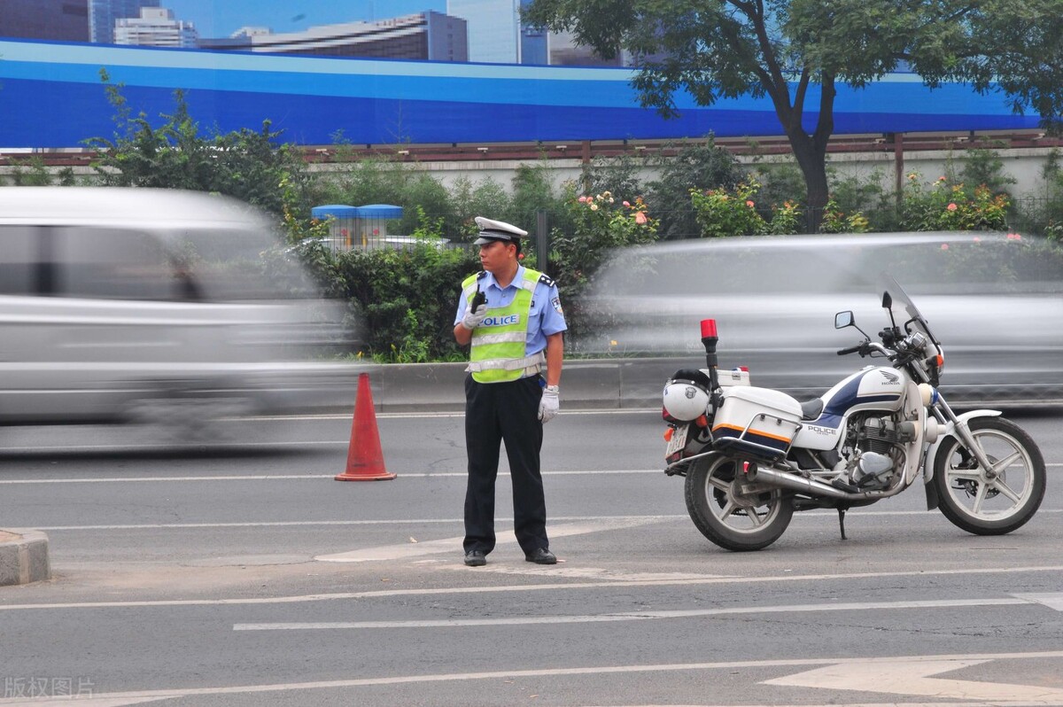 发生交通事故对方逃逸怎么赔偿,交通事故我的全责对方逃逸怎么办