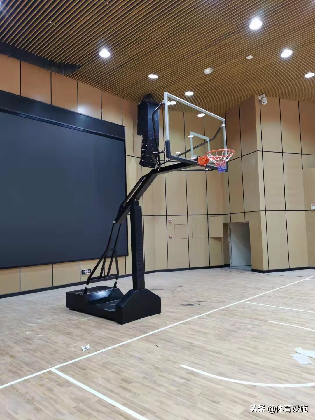 地埋扇形篮球架和箱体篮球架,地埋篮球架和挂墙篮球架哪个好