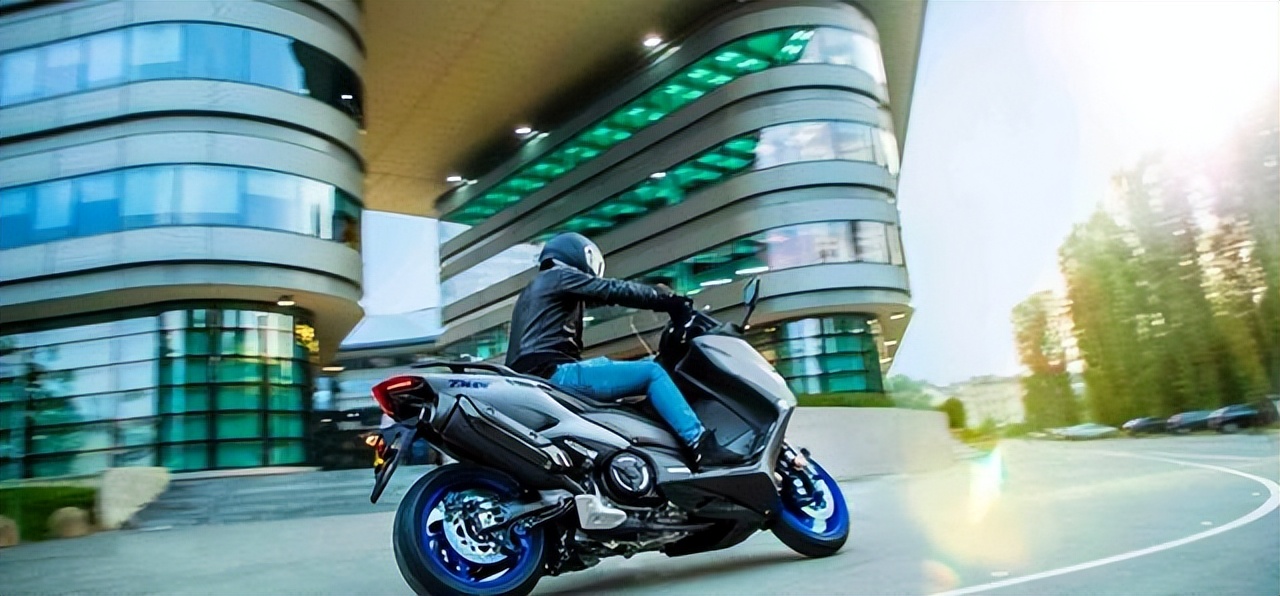 大踏板摩托车推荐雅马哈tmax560,雅马哈踏板tmax560多少钱