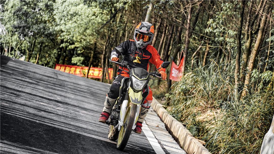 能上路的250cc摩托跑车,能跑250迈左右的摩托车