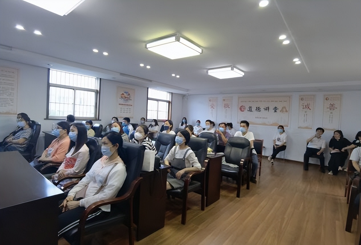 周恩来红军小学“全国巾帼文明岗”与勺湖社区开展结对共建活动