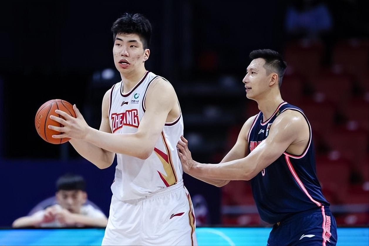 CBA最佳新秀余嘉豪，男篮最坚实的中锋，被称为姚明的接班人