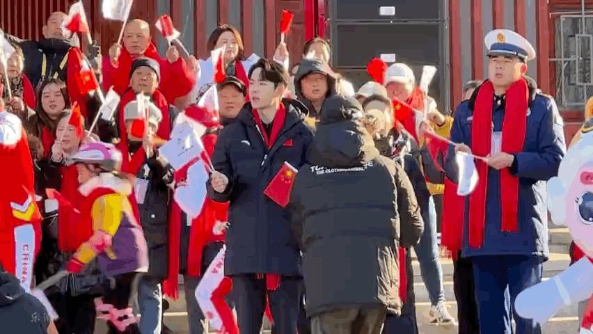 永远积极向上永远热泪盈眶王一博,一腔孤勇满腔热情