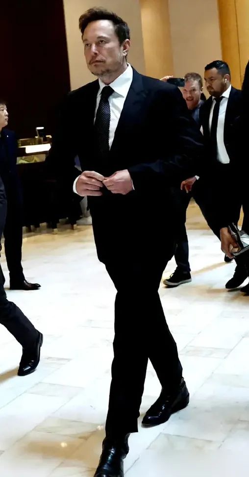 马斯克一年要飞25万公里,马斯克一年飞行记录