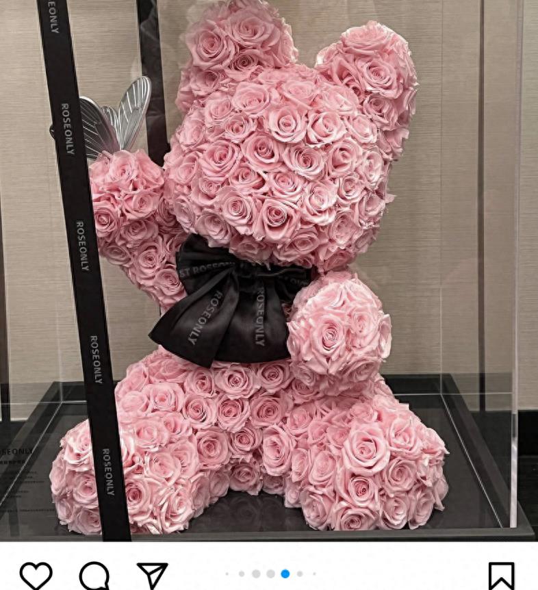 杨颖独宠新恋情：豪掷十万元的永生花，甜蜜喊出“宝贝”证实恋情