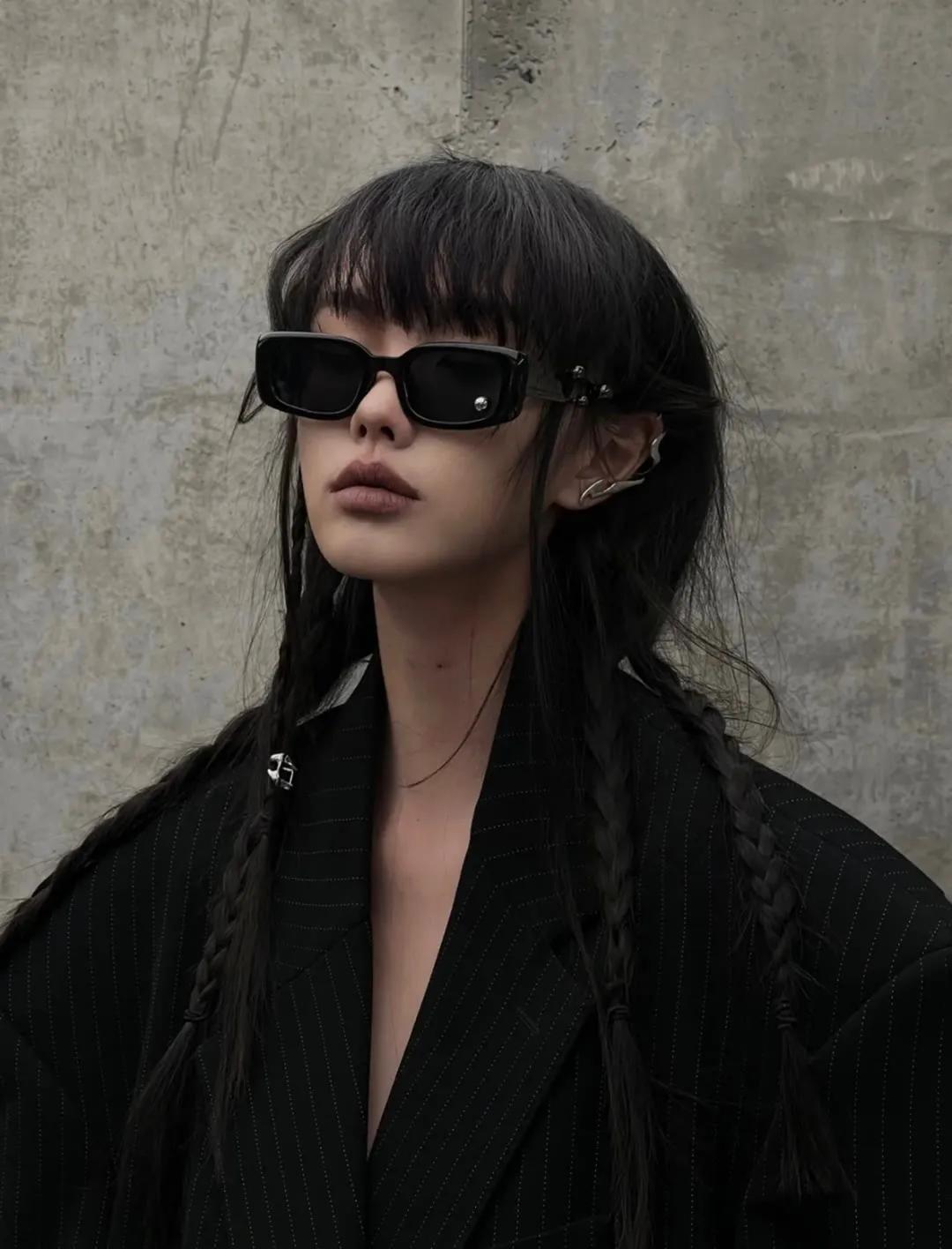 戴墨镜的女生头像搞笑,戴墨镜的女生头像高冷