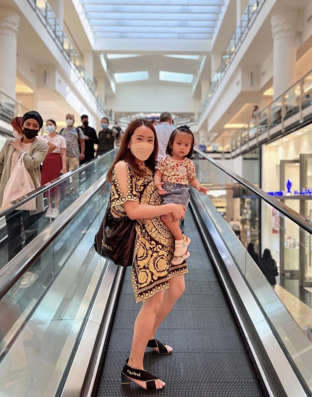 泰国50岁英拉,50岁的英拉近照高贵典雅气质依旧