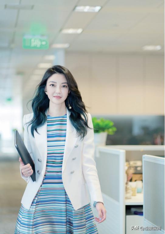 堪比电视剧王牌大女主……这位“女神级”律师活出了别人羡慕的样子