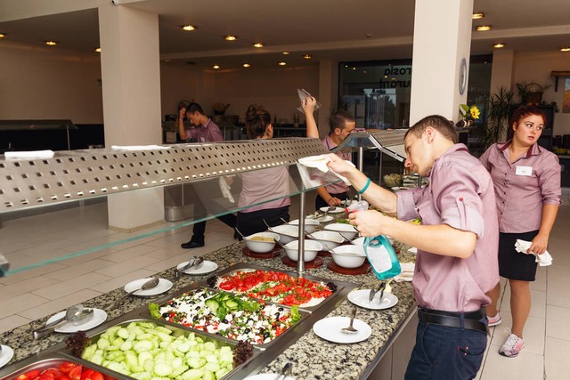 小夫妻辞职，借40万开饭店，2年亏损35万，肠子都悔青了