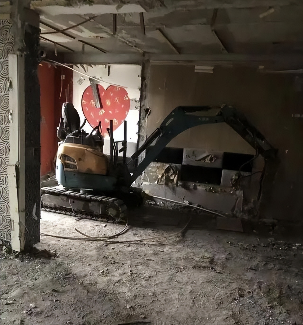 哈尔滨租户拆承重墙,哈尔滨租户砸掉承重墙原视频