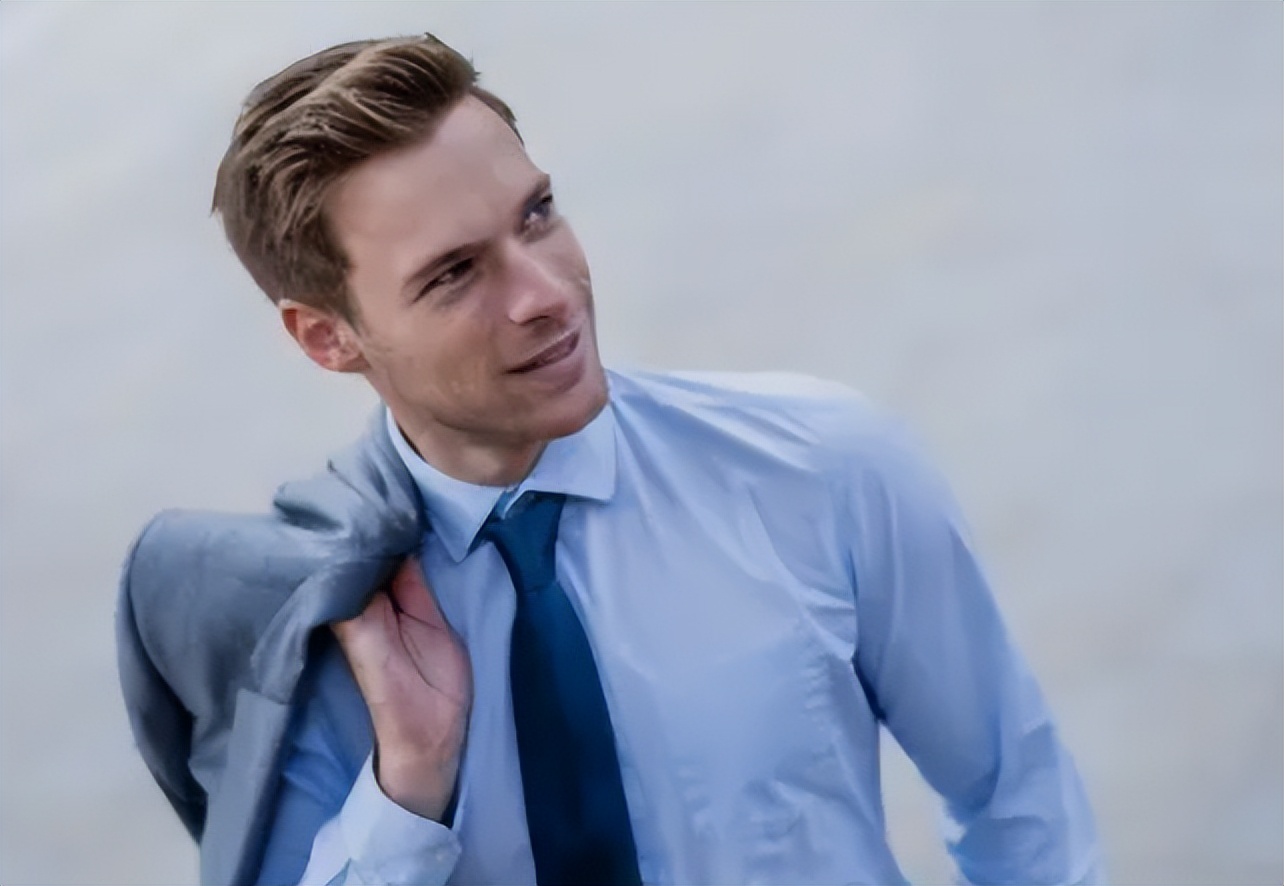 40岁男性毛发变白,40岁男性全身毛发变白是什么原因