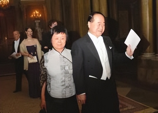 《丰乳肥臀》描述尺度太大，曾被列入*书禁**，为何会获得诺贝尔奖？