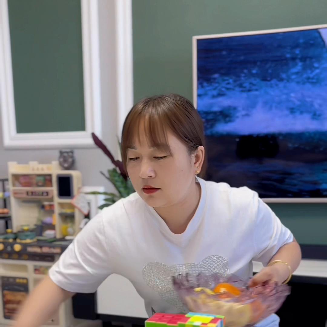 中国讲究人情世故礼尚往来,人情世故是一种不好的陋习