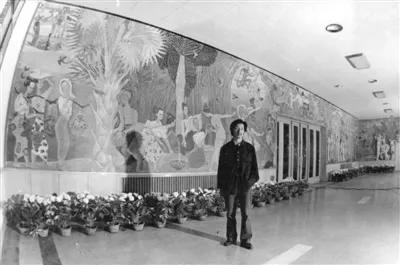 开放之初，霍英东每次到北京都要看一幅画，“在，心就比较踏实”