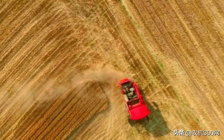 东方红收割机2023款实操,东方红2024款小众收割机