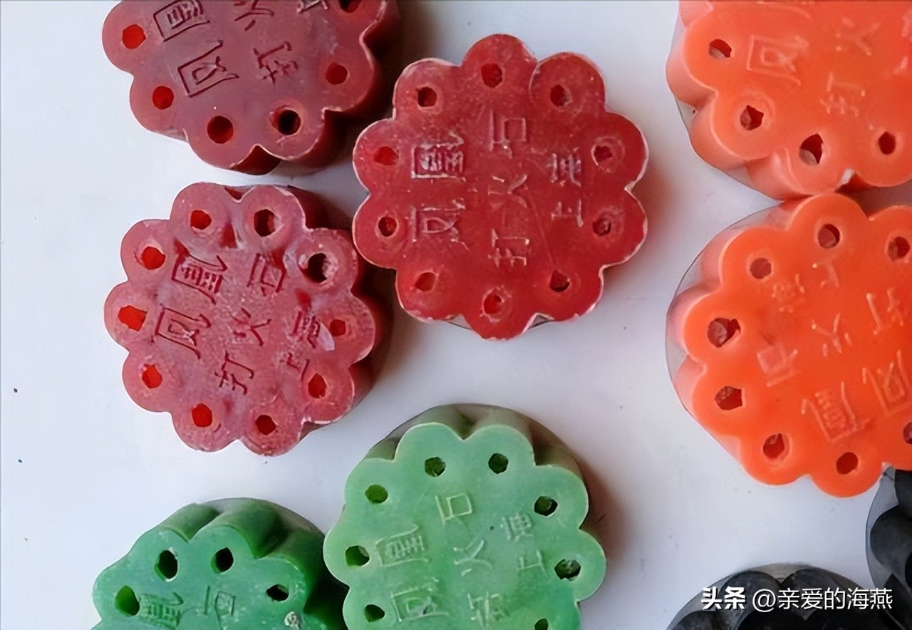 七八十年代供销社里的打酱油、雪花膏、搪瓷缸子，全是当年的味道