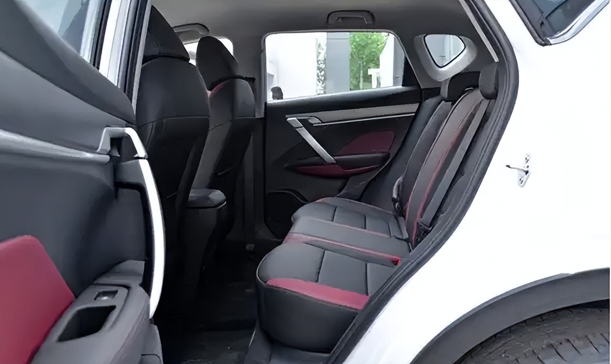 国产小型suv五菱星驰怎么样,五菱星驰suv适合什么阶段人开