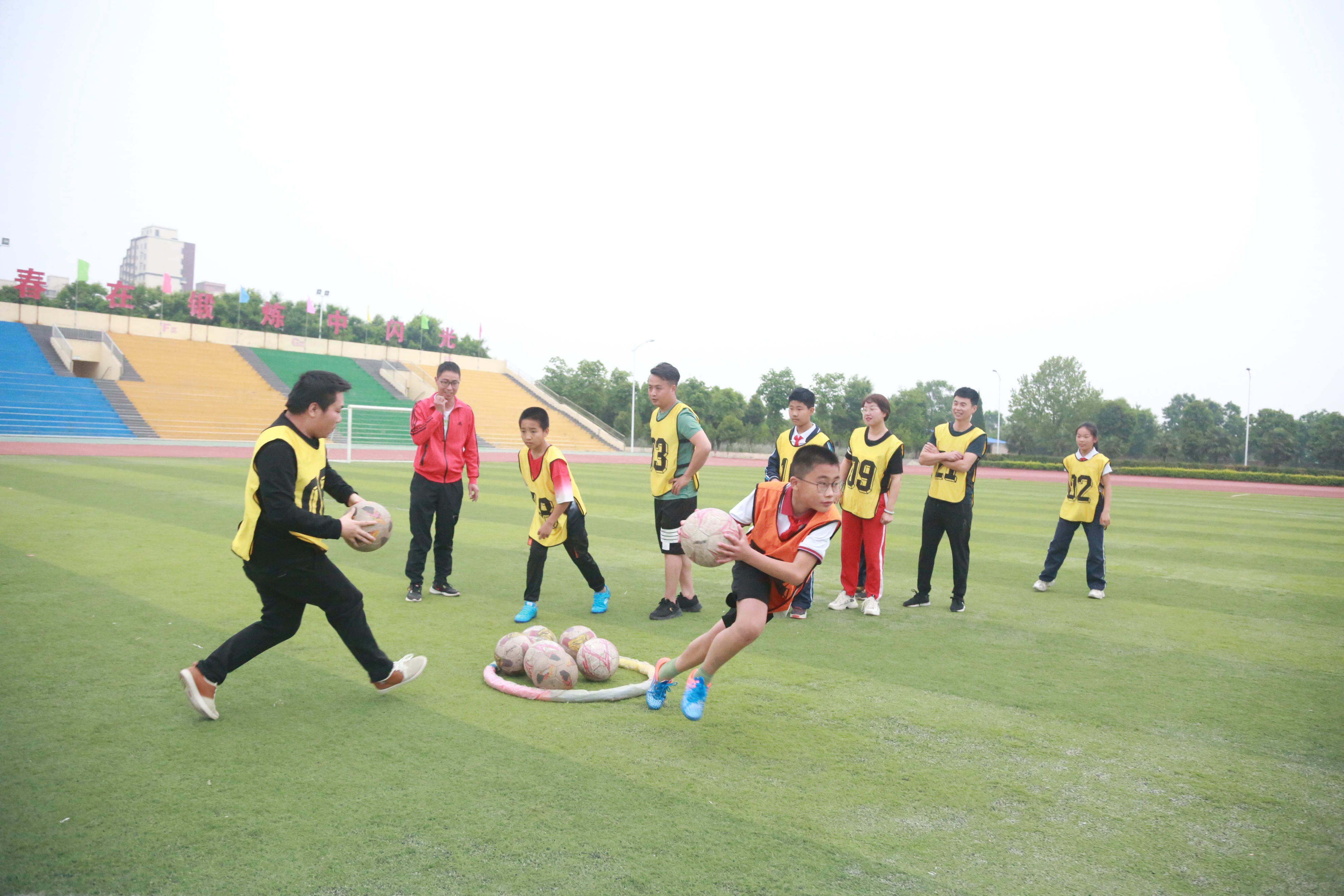 西咸新区第五届中小学足球联赛,西咸新区黄冈泾河学校足球比赛