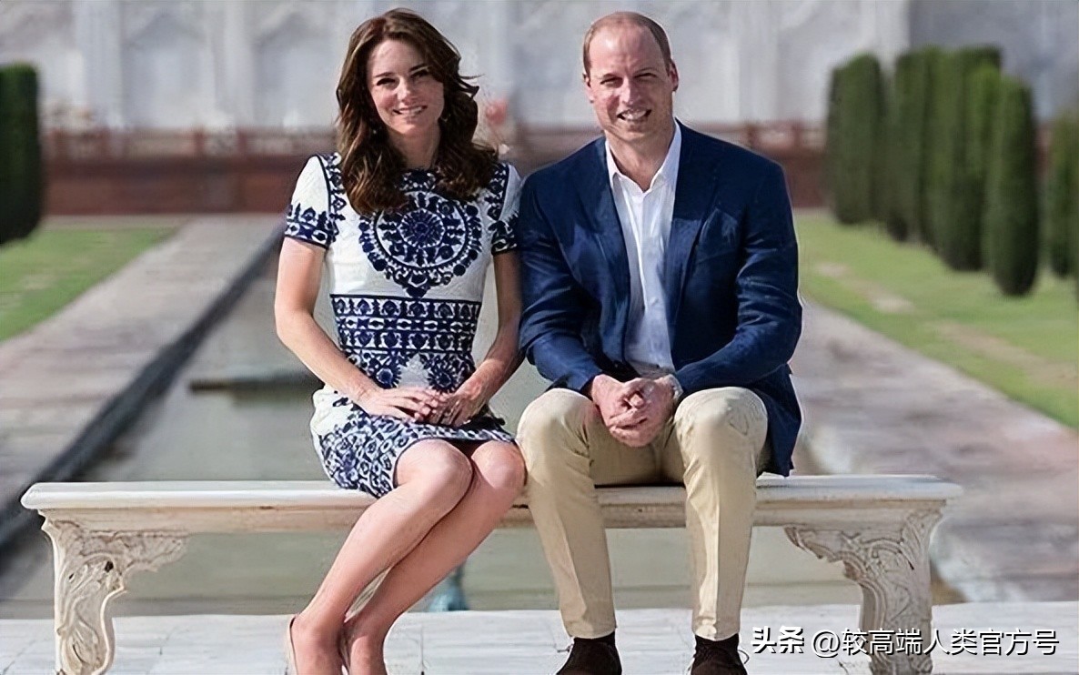 为什么国外女生要在地铁上岔开腿坐？