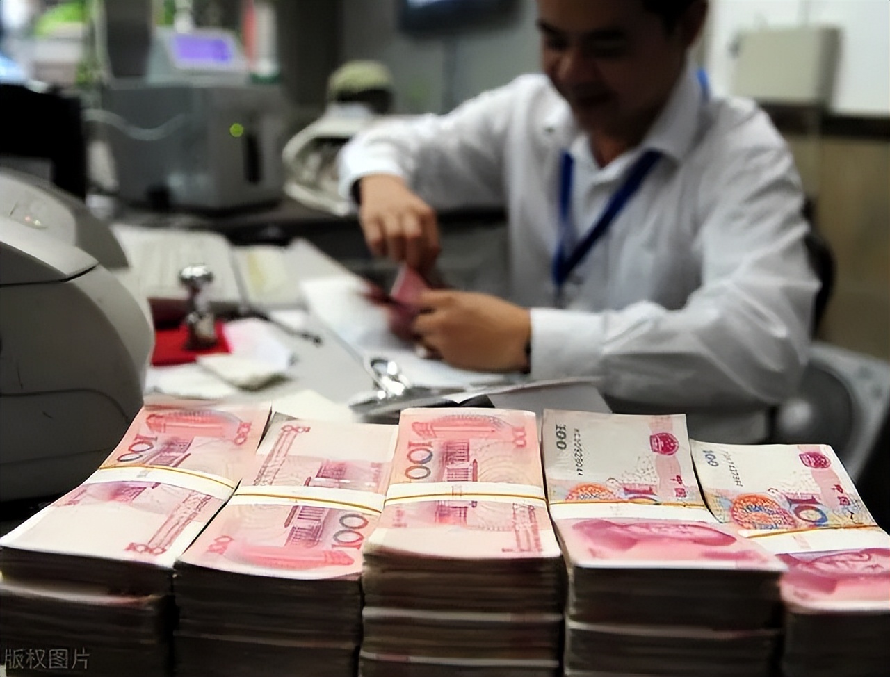 存银行100万一年能吃多少利息,200万存银行吃利息有用吗