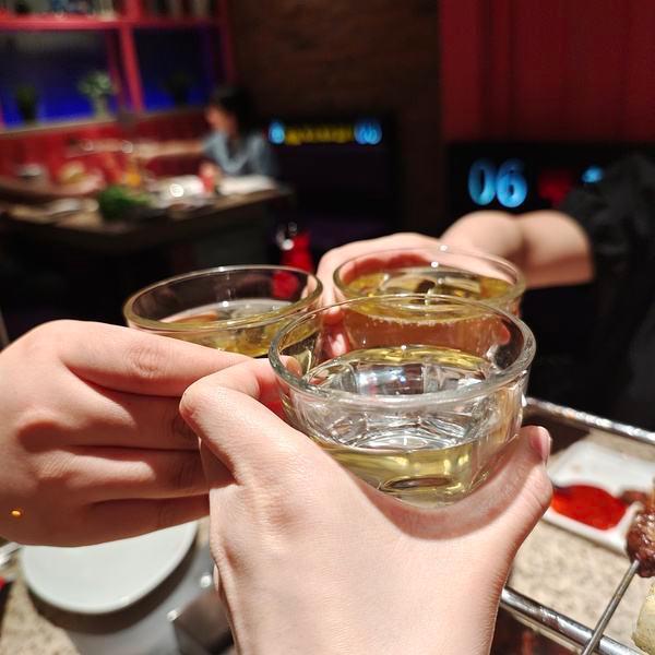 喝完酒就胡说八道的人是什么病,为什么有人酒醉总是胡言乱语