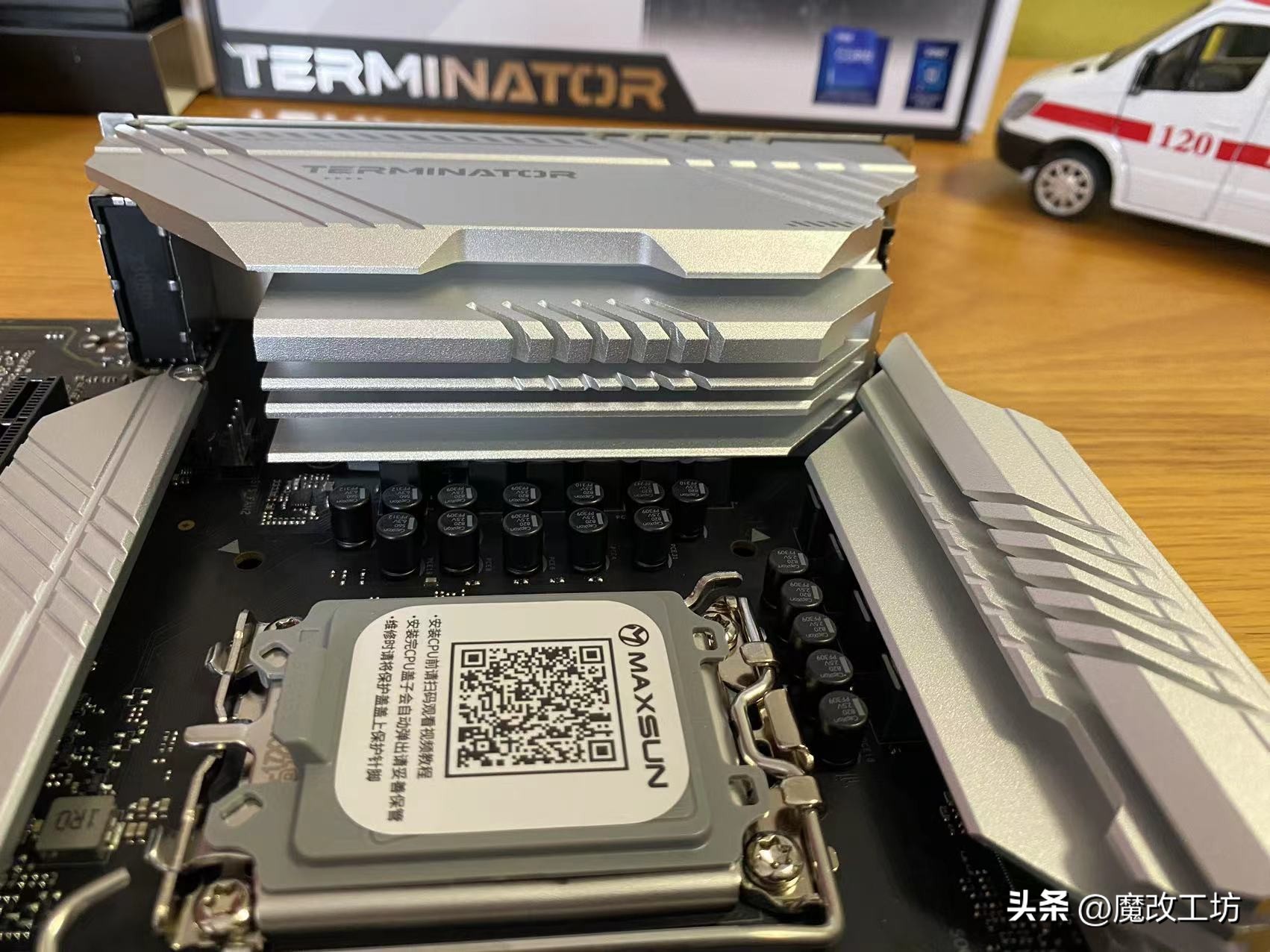 699元丐帮帮主760终结者主板本质跟七彩虹影驰无异!温度瞬间破百