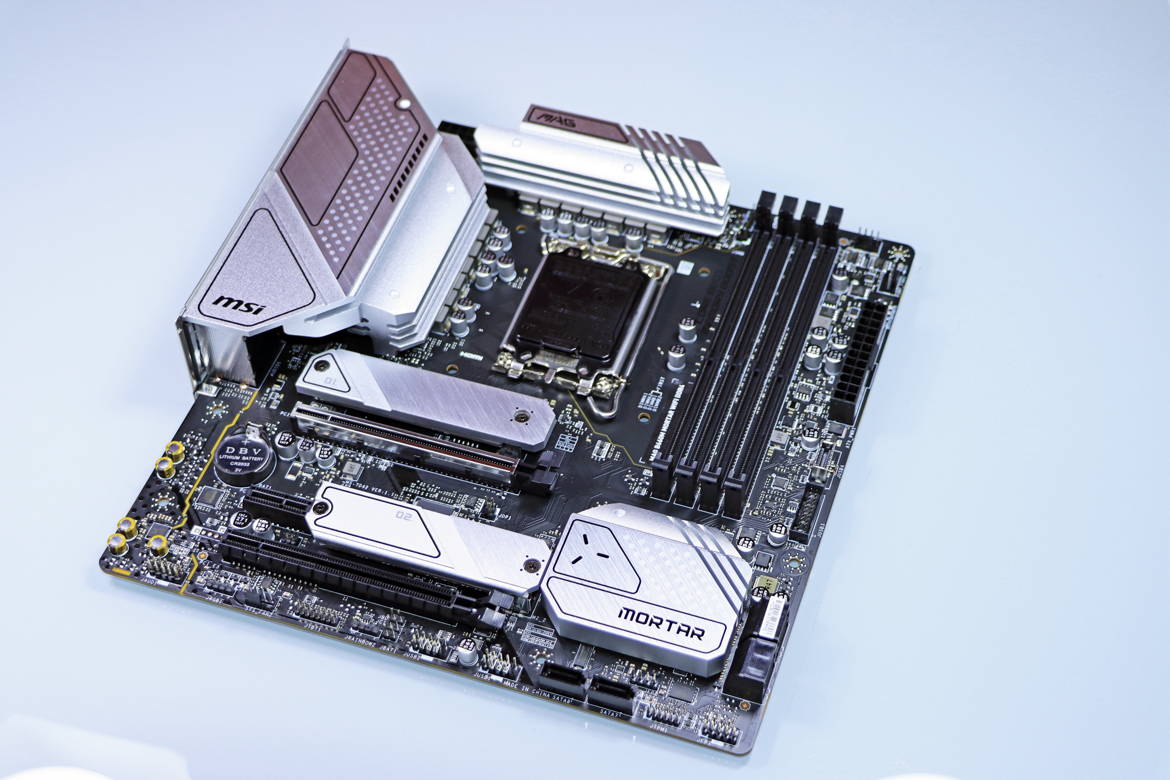 回归首发价的京东自营N卡，你买吗？不装机？那我们可以先买外设