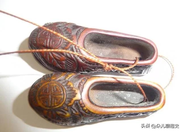 74岁大爷带小鞋鉴宝视频,大爷带三寸金莲鉴宝