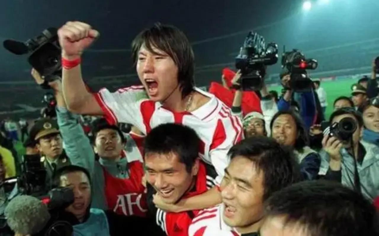 涓浗瓒崇悆涓夐噸宸ㄥ彉鏉庨搧,鏉庨搧甯﹂涓浗瓒崇悆璧板悜鍏夋槑