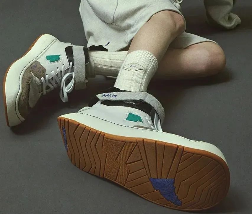 台湾媒体报道安踏官宣签约欧文,安踏官宣签约欧文李宁