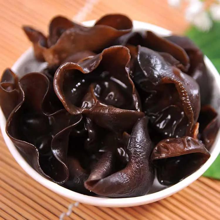 炒木耳会“噼里啪啦”爆？教你3招实用技巧，木耳不溅油不炸锅