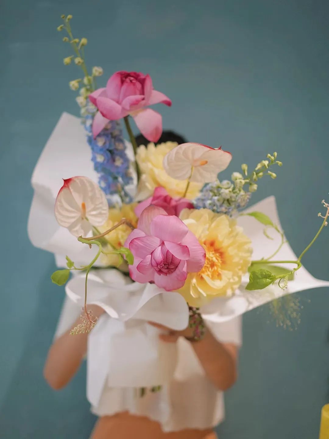 22岁，疫情下开62㎡花店，月营业额做到6万元，独特是他的标签