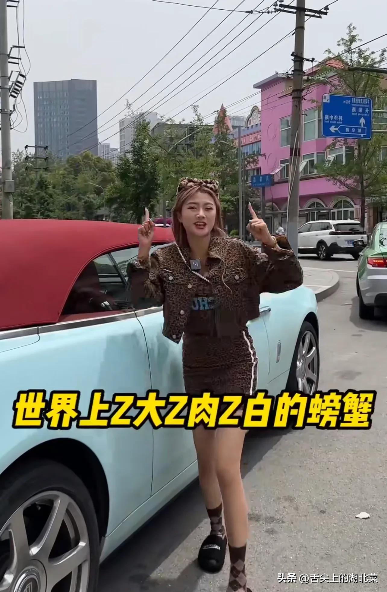 网红陈某一顿饭几千上万，广告词背得前后颠倒，穿着奇葩怎么火的