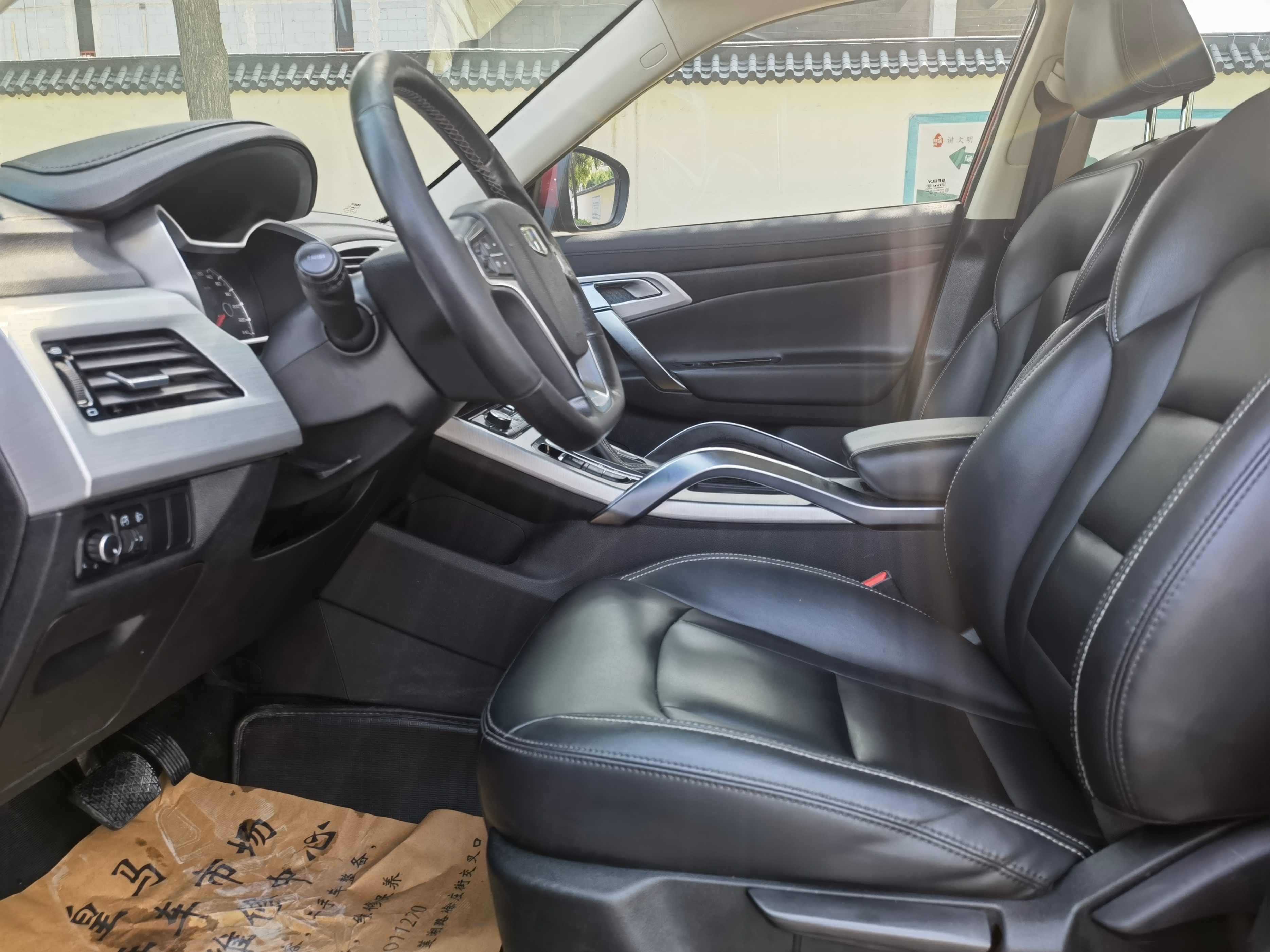 吉利5年多的轿车,5年吉利帝豪跑9万公里值多少钱