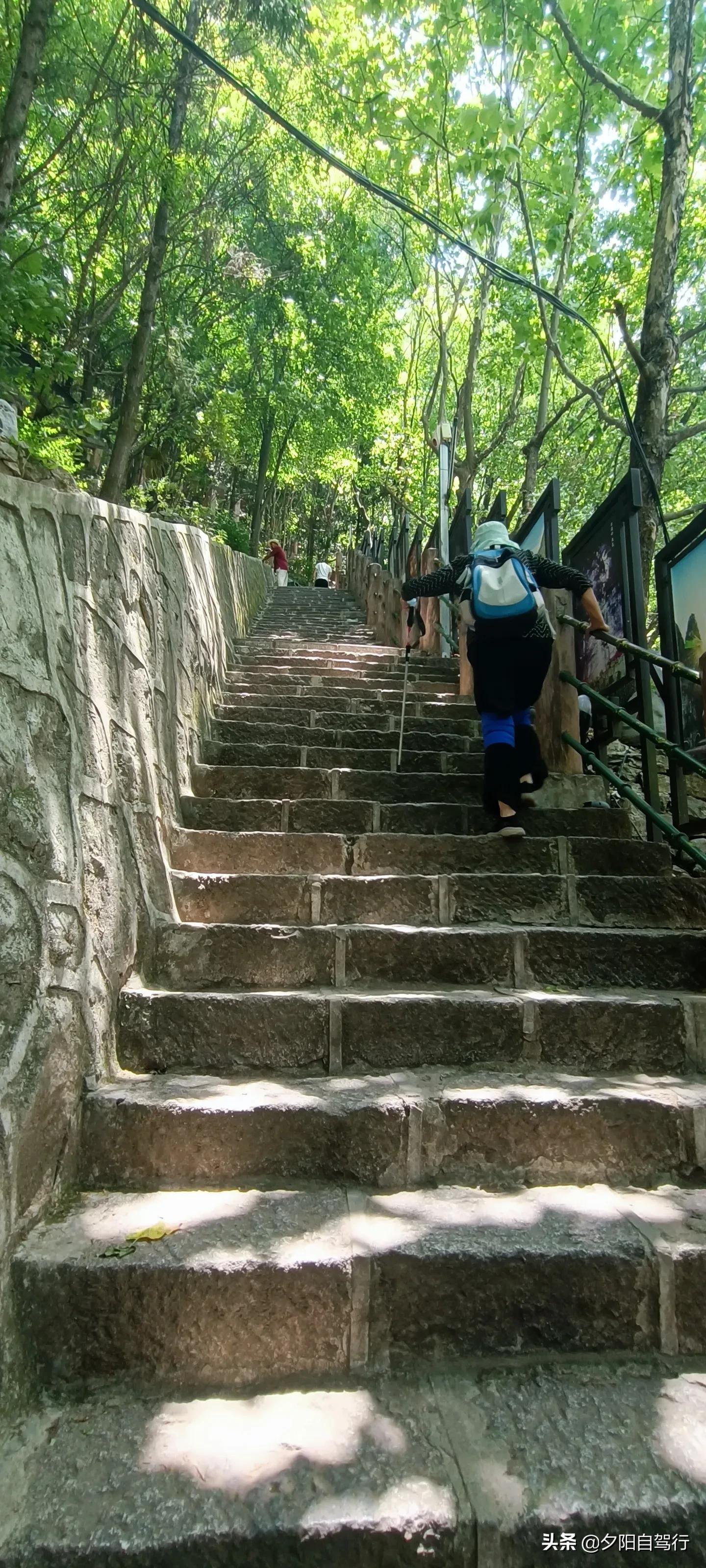 钻进钱眼图片,柞水溶洞之时光隧道