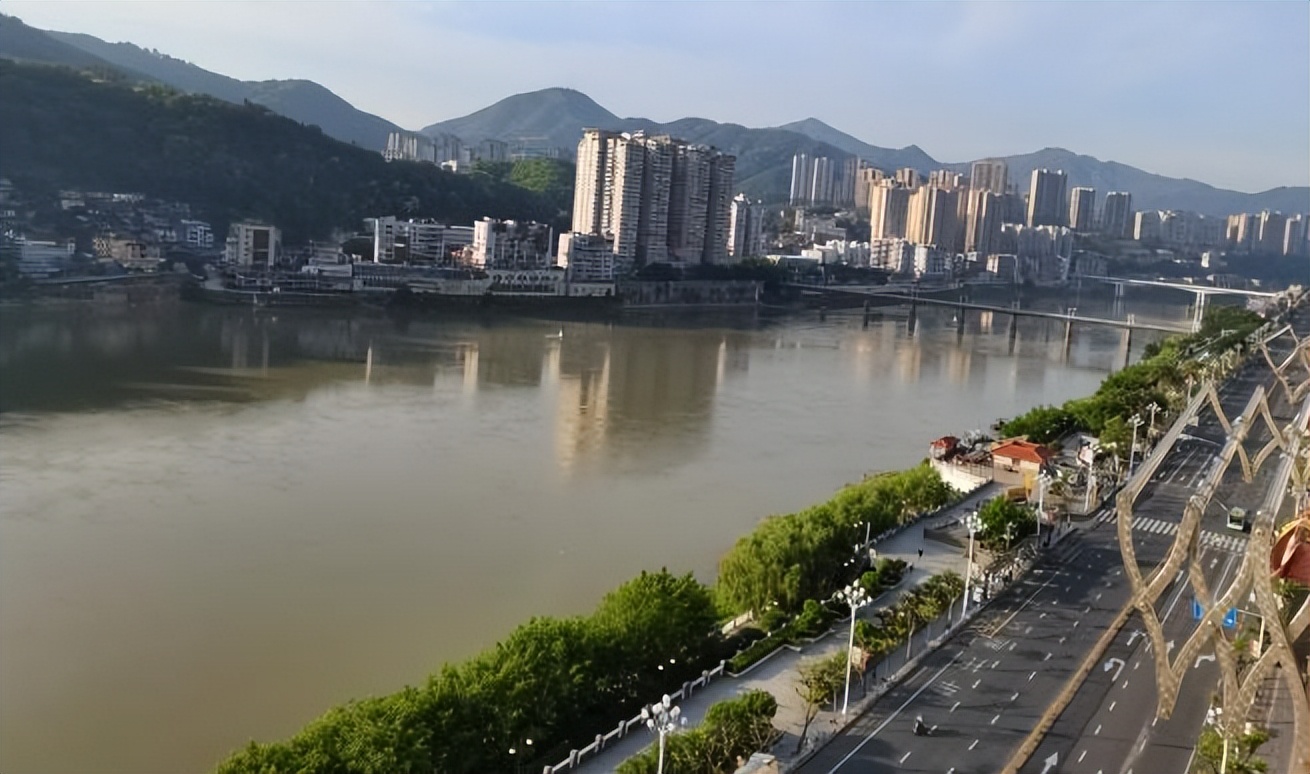 铁 路 情 缘 作者：铁二代 卢州