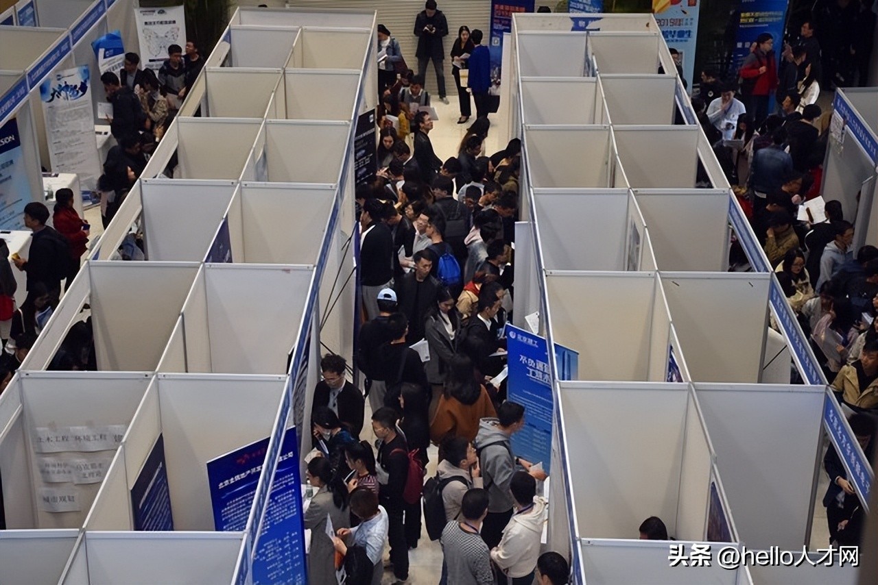 应届毕业生到底应该不应该交社保,应届毕业生到底要不要交社保