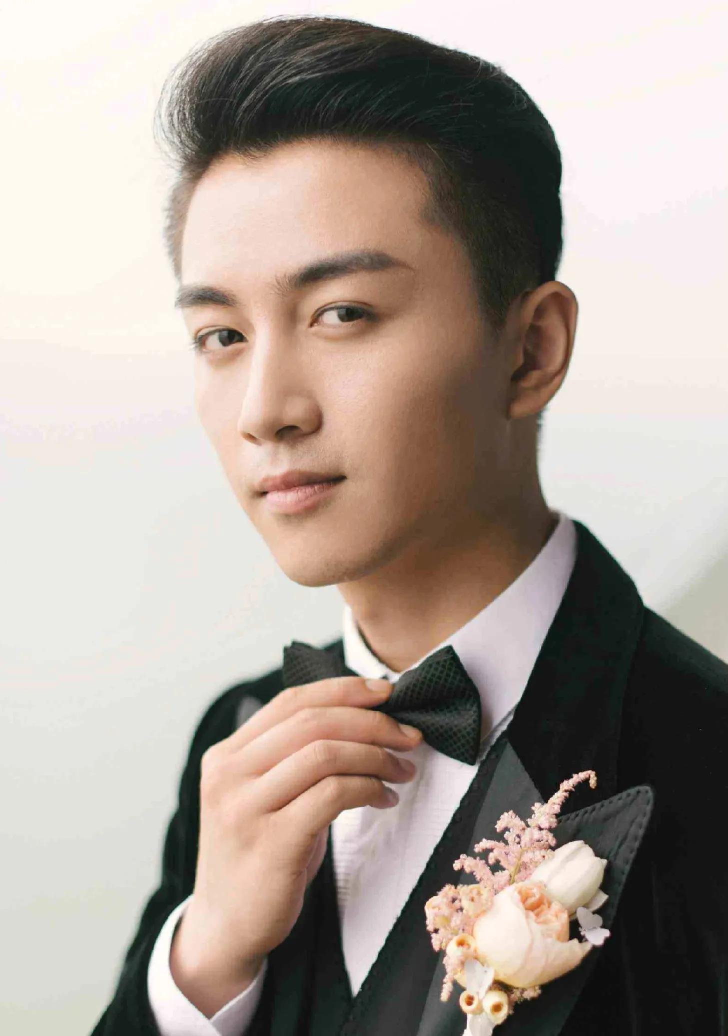 眼距宽却很好看的男明星,眼睫毛特别长的男明星