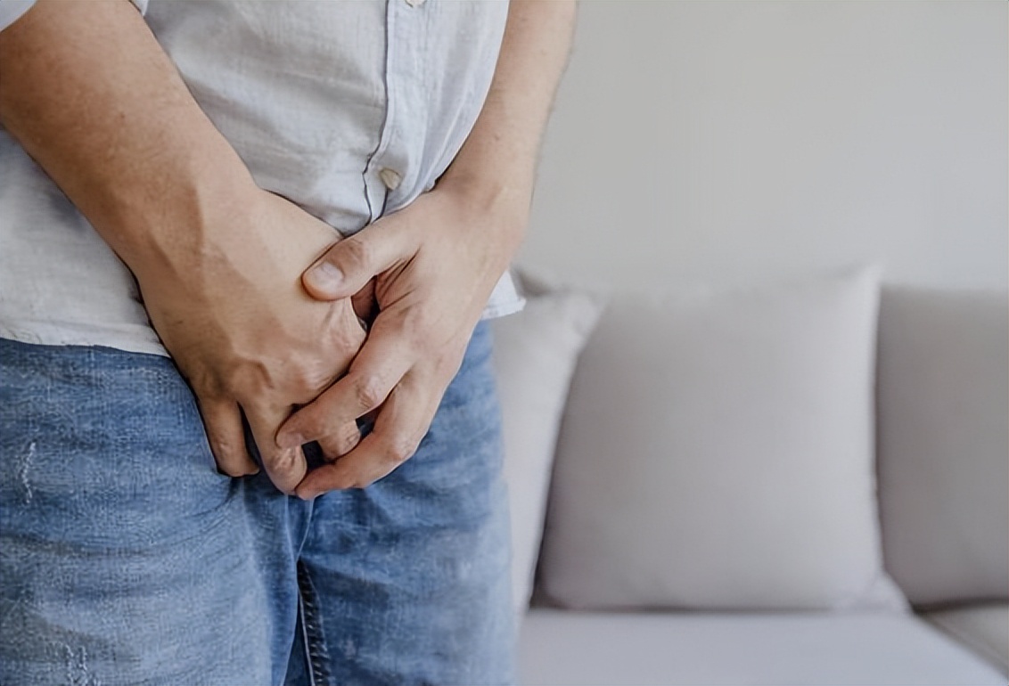 男人腋下潮湿什么原因,男人私密的地方潮湿怎么回事