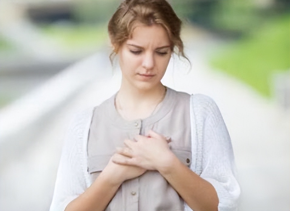 公布女性“糟蹋”乳房的行为，烟酒未上榜，劝告：能不做就不做