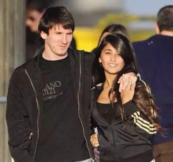 梅西致敬生命中最爱的两位女人,梅西球王真实感人故事