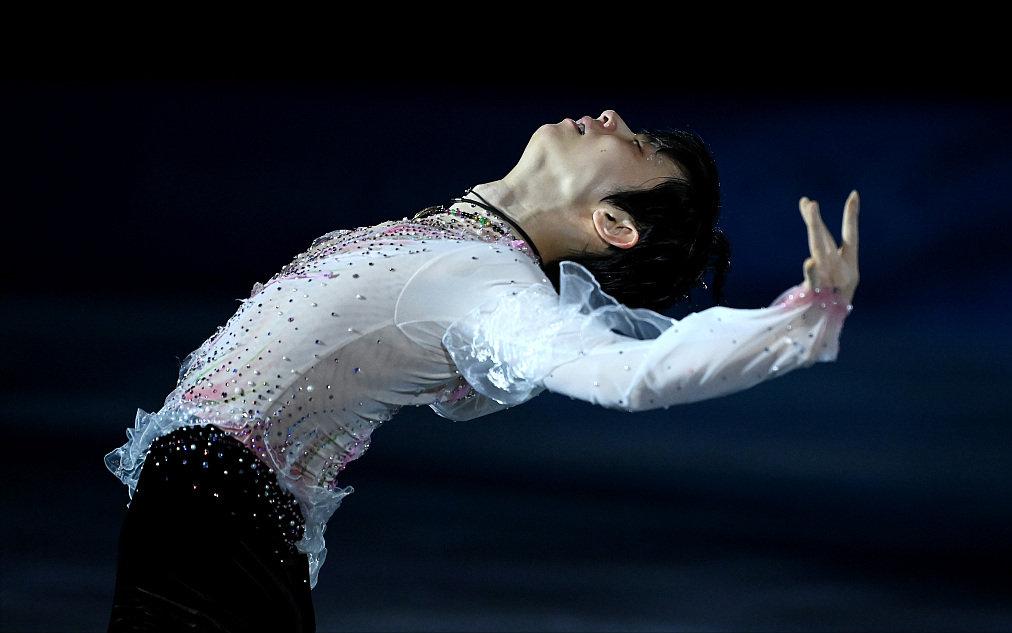 羽生结弦表演滑落泪,羽生结弦表演滑笑