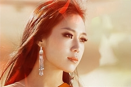 歌手云朵到ktv视频,云朵叫板那英是哪一期