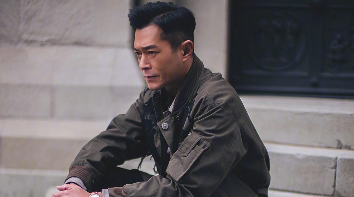 青少年应该如何正确看待偶像崇拜,应该制止学生的偶像崇拜行为吗