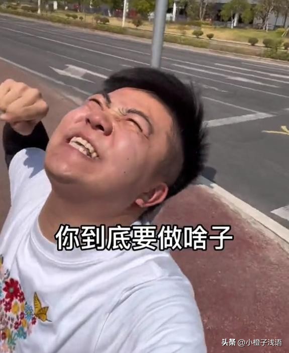 重庆男子鞋底被晒化了，抬头“骂”太阳，低头一幕令他顿时想哭