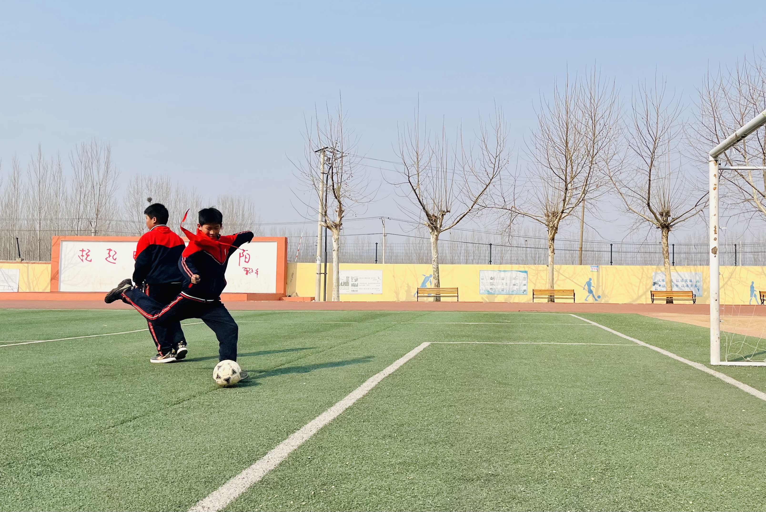沂南学足球,乡村小学足球课