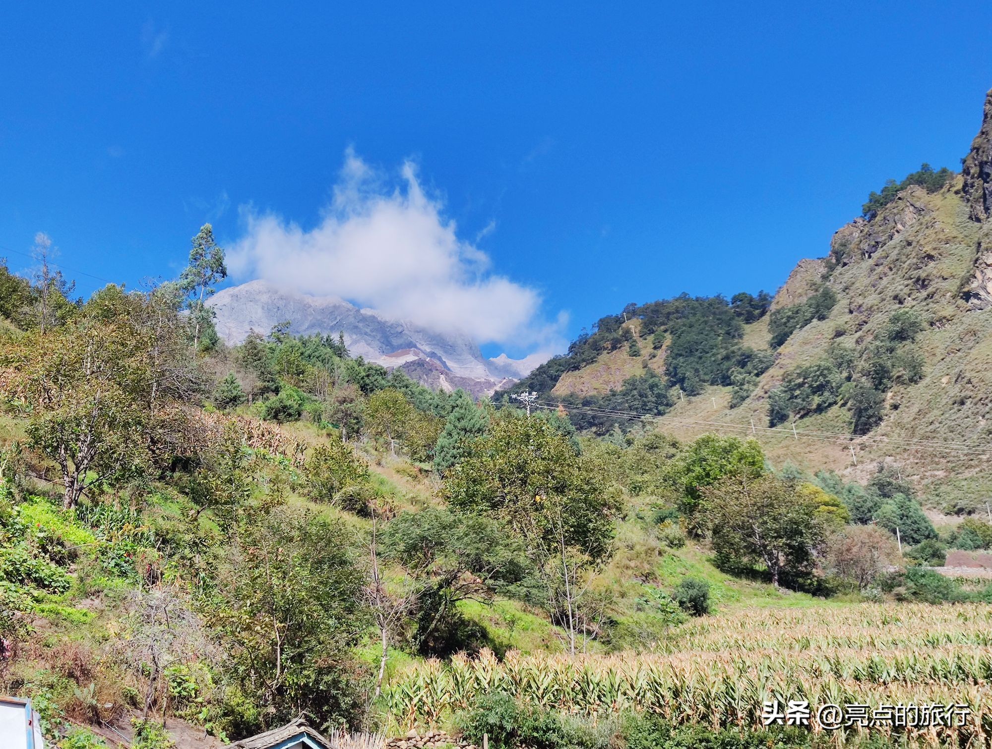 虎跳峡徒步记，从茶马客栈经中途客栈到张老师的家
